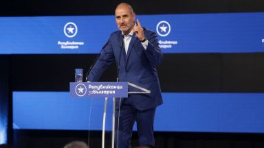 Бившият зам председател на ГЕРБ Цветан Цветанов учреди официално своята нова