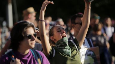 Точно в 16 ч започна протестен митинг концерт на Орлов мост