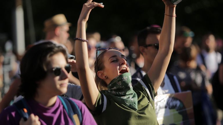 Точно в 16 ч. започна протестен митинг-концерт на Орлов мост
