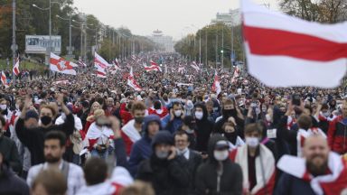 Над 100 000 души излязоха вчера по улиците в Беларус