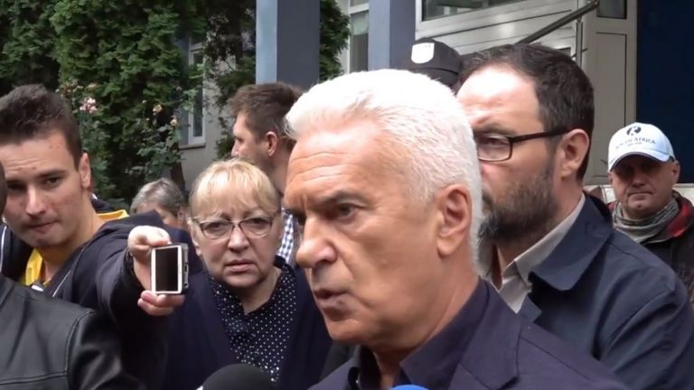 Лидерът на Атака Волен Сидеров се яви в Трето РПУ