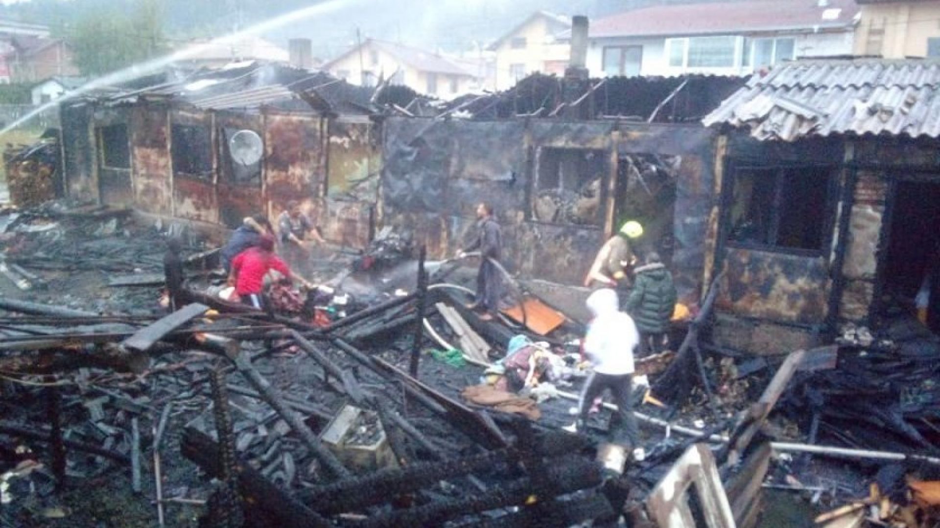 Пожар остави без дом 7 семейства в Разлог 