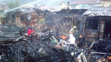 7 семейства останаха без дом след пожар в Разлог Изгорели