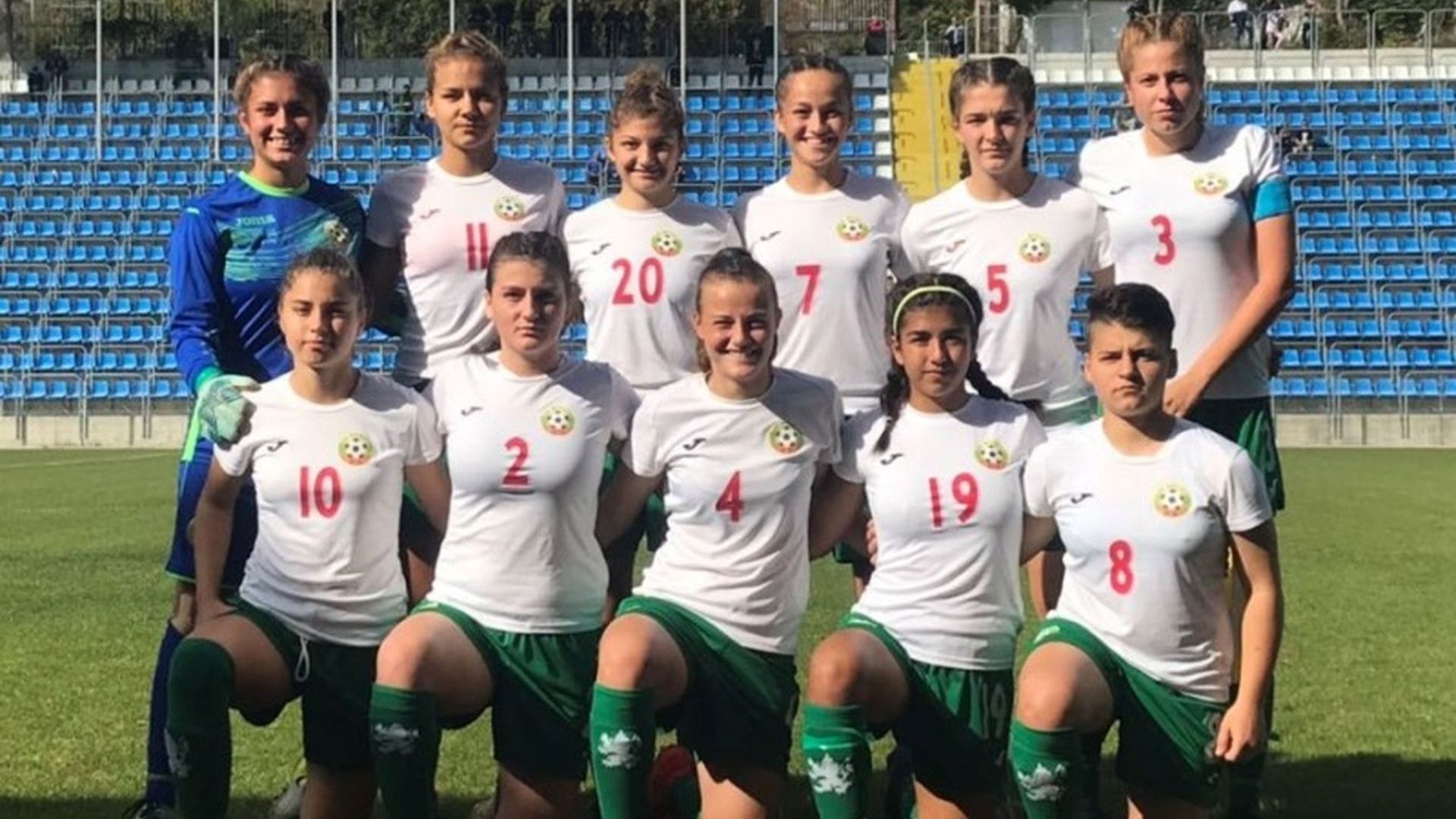 Хванаха селекционера на женския ни футболен отбор да преписва на изпит за лиценз