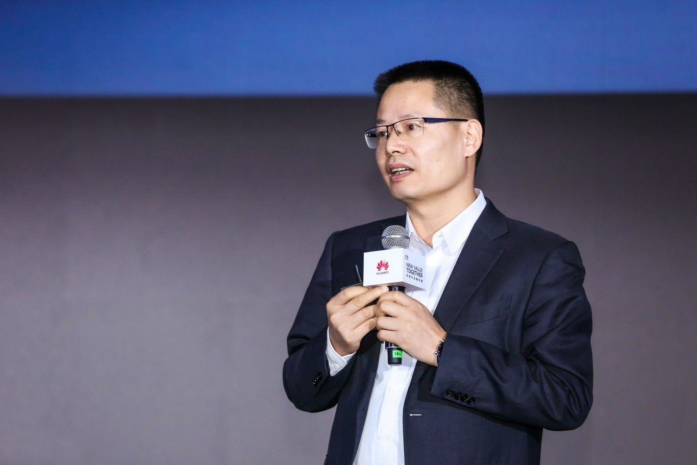 Кевин Ху, президент на продуктовата линия за комуникация на данни на Huawei, обявява пълни подобрения на интелигентното IP мрежово решение на Huawei