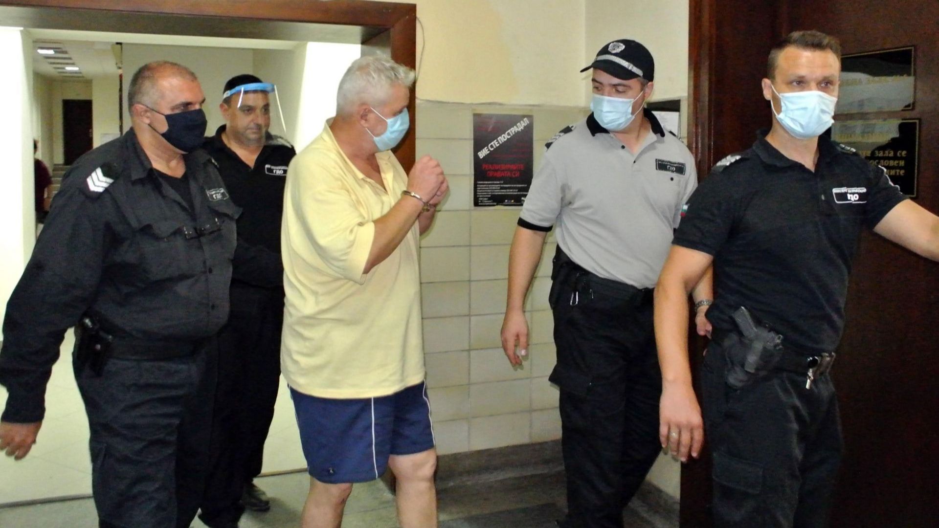 Александър Милкинов, хванат да блудства с 4 малолетни момчета в Хасково, остава в килията