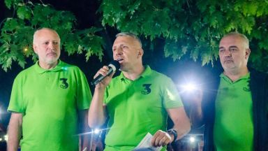 Формалните организатори на протестите срещу правителството и главния прокурор от