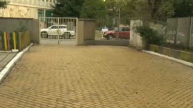 Автентични жълти павета има и в двора на столична детска