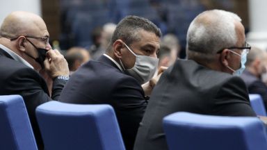Депутатите разискват проект на решение за изменение и допълнение на
