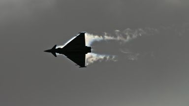 Силен тътен наподобяващ взрив отекна днес по обед в Париж