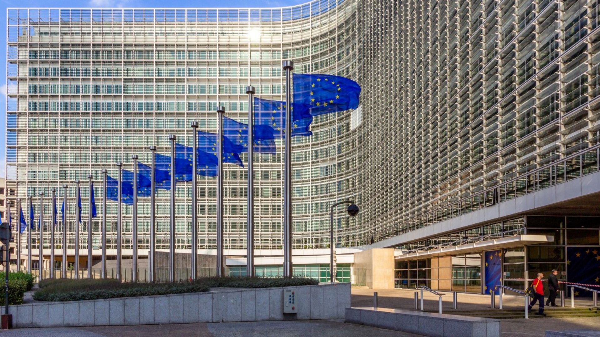 Европейската комисия предлага стартиране на преговорите за членството на Украйна в ЕС