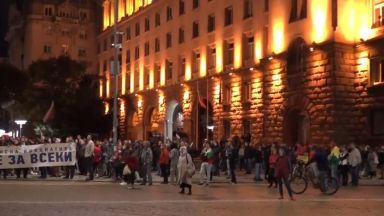 84 та вечер на протести в триъгълника на властта се събраха