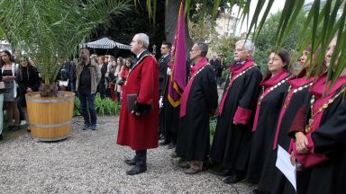Нетрадиционно беше открита днес новата учебна година в Софийския университет