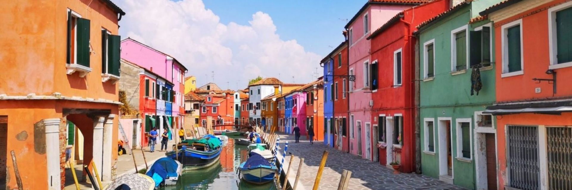 Рибарското селище Ченгене скеле грейва в свежи цветове (видео)