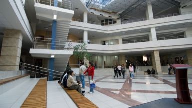 Всички бургаски студенти в редовна форма на обучение и с