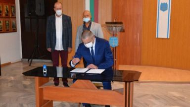 Два колективни трудови договори в сферата на социалните дейности и