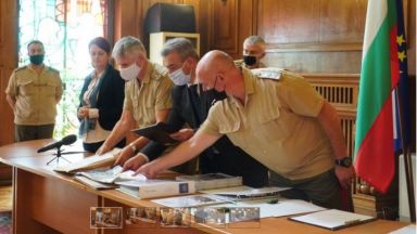 Ценовите оферти на двете фирми американската Дженеръл Дайнамикс General