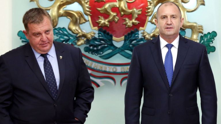 Реплики си размениха президентът Радев и министърът на отбраната Каракачанов