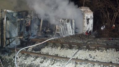  ТИР падна на жп линията Велико Търново-Русе и се възпламени 