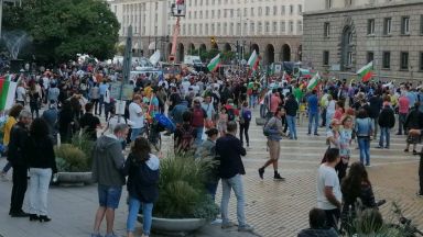 За 87 и ден протестиращи се събират пред президентството с искане