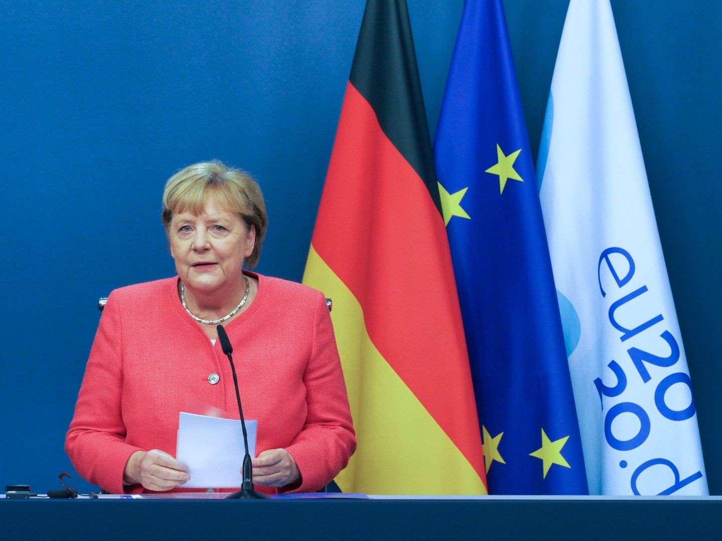 Искам да съм премислила обстойно нещата преди да вземам решение, каза Меркел