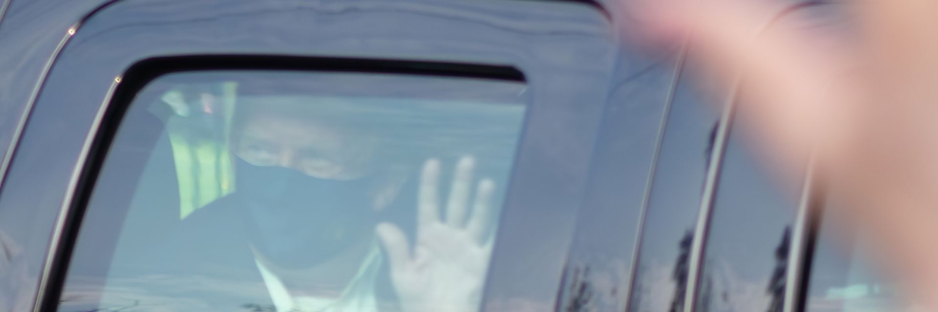 Тръмп напусна за кратко болницата, за да се види със симпатизанти (видео)