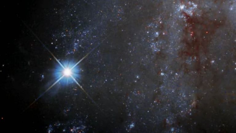 Hubble заснема свръхнова в продължение на цяла година