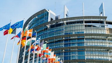 Европейският парламент съобщи че присъжда на храбрия украински народ представляван