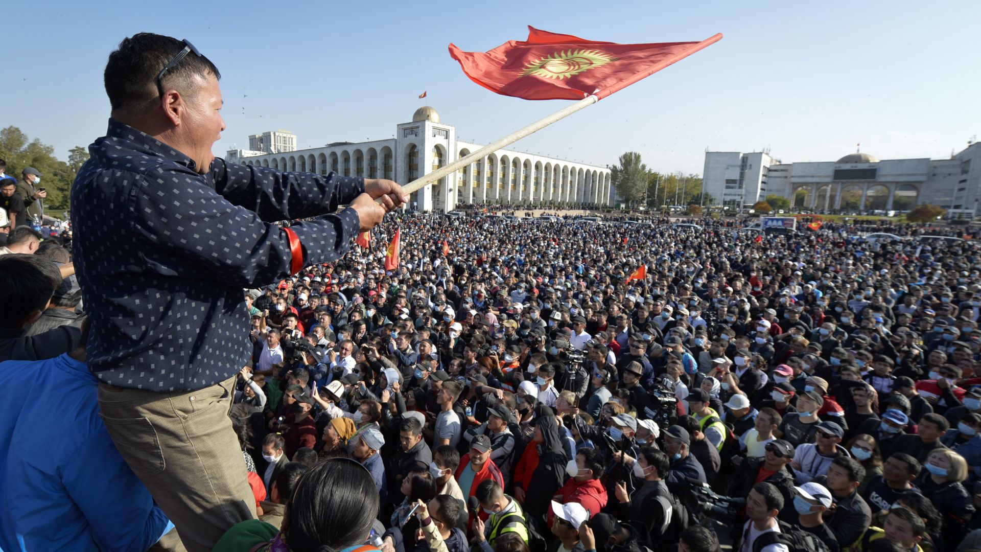 Властта в Киргизстан се предаде: ЦИК анулира резултатите от парламентарните избори