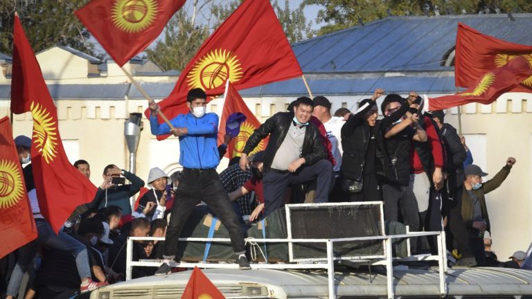 Лидерът на киргизстанската партия Ата-Мекен Жанар Акаев заяви на митинг