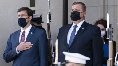 Министрите на отбраната на България и САЩ Красимир Каракачанов и