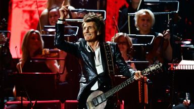 Рони Ууд от Rolling Stones е заменил алкохола и наркотиците с преждата и куките
