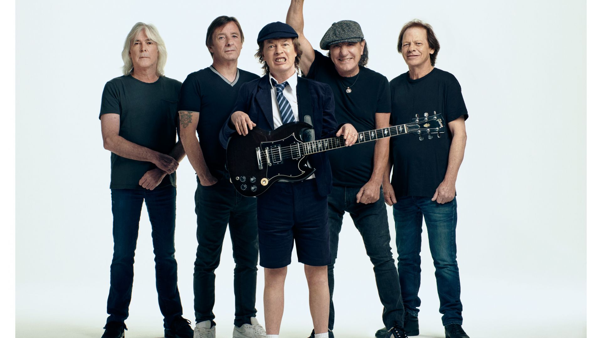 AC/DC оглавиха класацията на "Билборд" за албуми 
