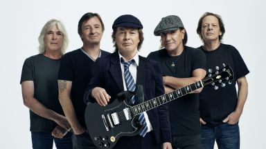 AC/DC крачат смело по своя “HIGHWAY TO HELL” с новия си албум POWER UP