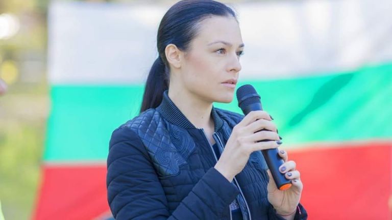 Депутатката от Воля Елена Пешева, чието минало на участничка в