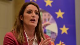 "Дишайте спокойно": Роберта Мецола от ЕНП оттегли поправката за протестите и Божков