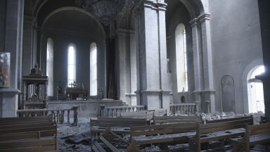 Историческа арменска катедрала е била повредена при обстрела от страна