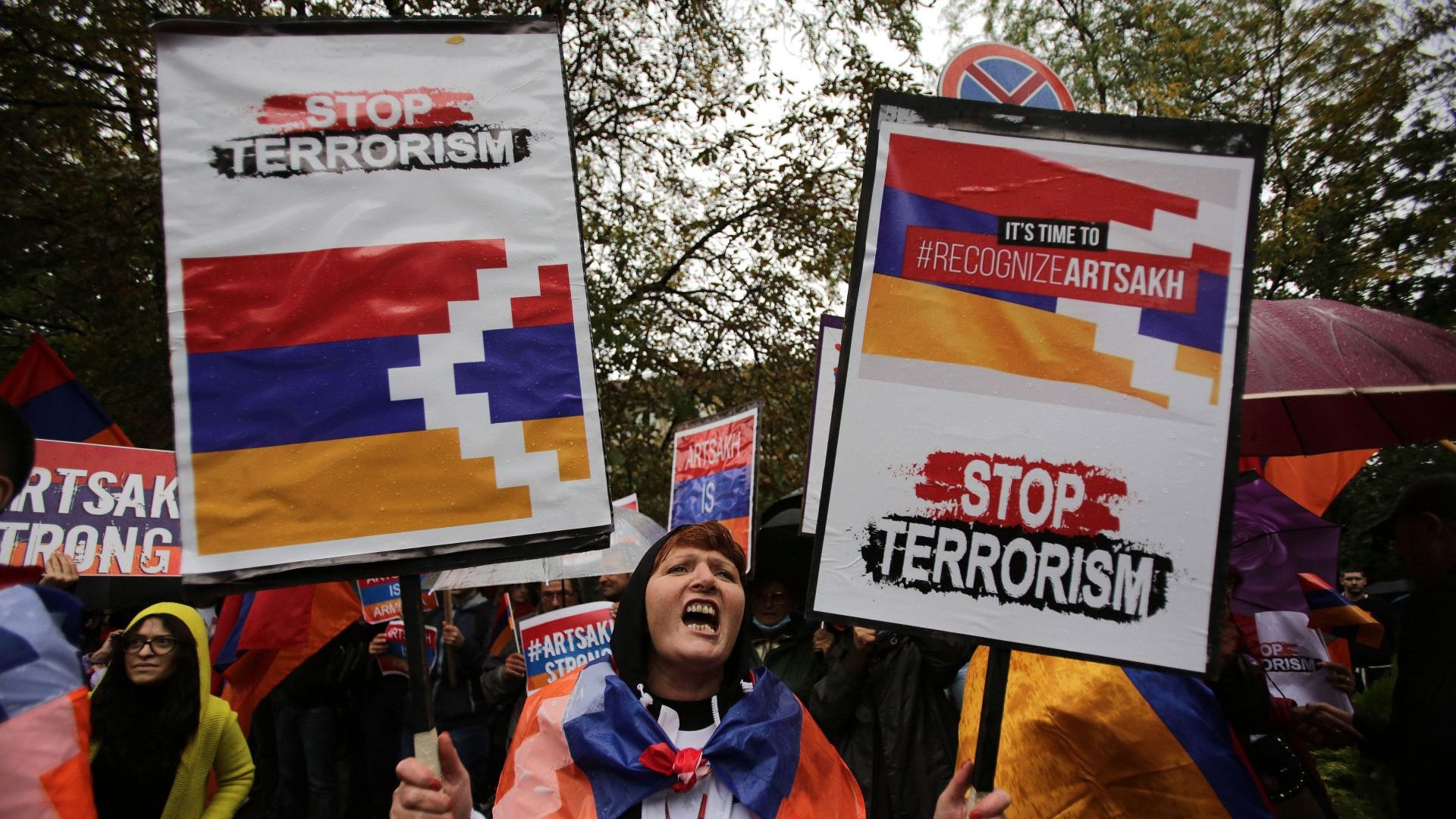 Арменци протестираха пред посолството на Азербайджан (снимки)