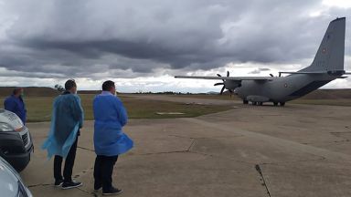 Военният самолет Спартан излетя към 17 45 часа от летище Безмер край