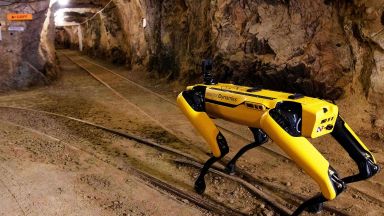 Робот проучва изоставени мини (видео)