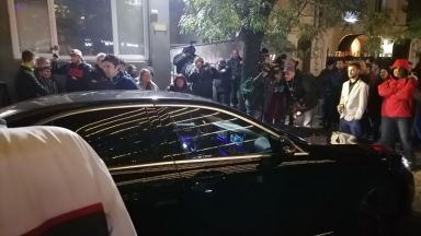 93-та вечер протест: В 100-ия ден пак ще има Велико народно въстание, блокираха с клони БНТ