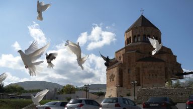 Армения и Азербайджан се договориха за прекратяване на огъня в