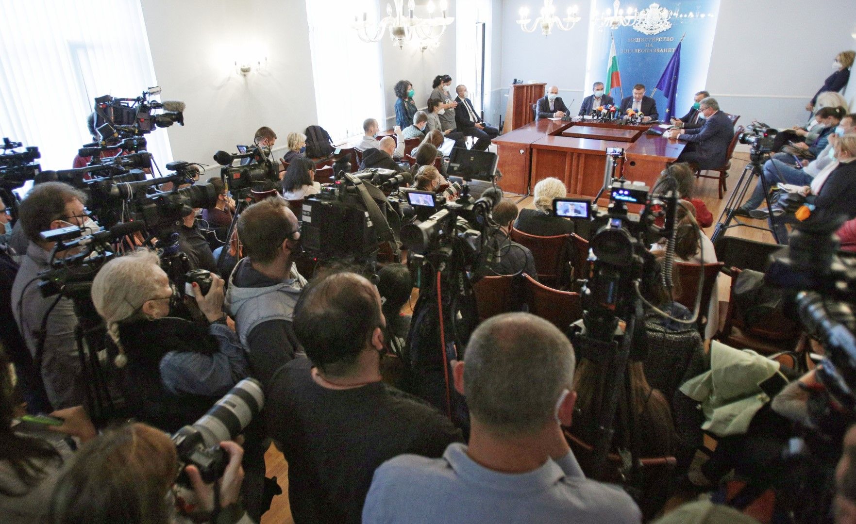 Министърът на здравеопазването Костадин Ангелов и представители на Националния оперативен щаб дават брифинг в Министерството на здравеопазването за разпространението на COVID-19 в България, 1 октомври