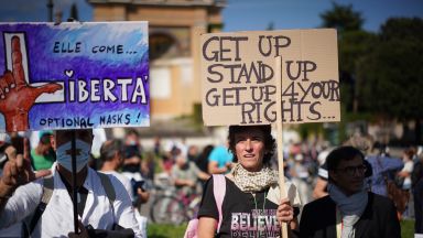 Протест на недоволни граждани срещу мерките на правителството се състоя