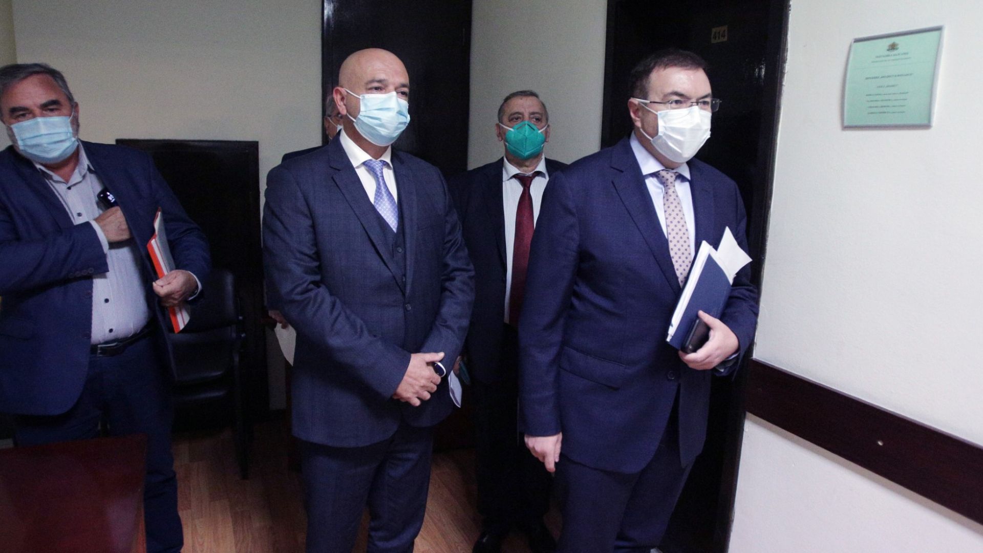 Здравният министър: Демонстративното неносене на маски застрашава животи