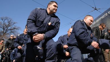 Полицаите в страната са в готовност за голям протест Израз