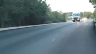 Десетки пътуващи по един от най опасните пътища в България