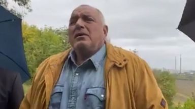 Министър председателят Бойко Борисов тръгна на инспекция в дъждовното време и