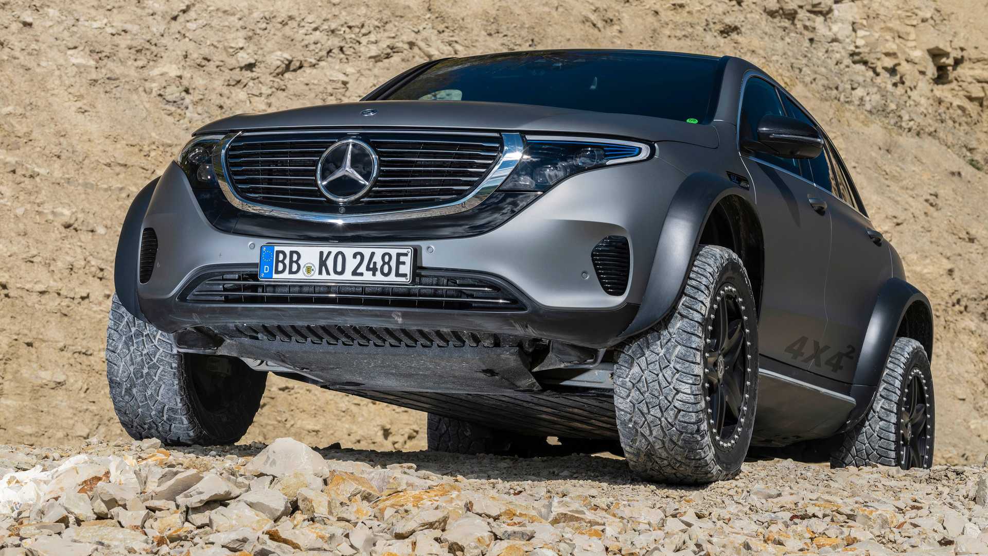 Заснеха най-големия електрически SUV на Mercedes
