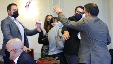 Мъж вероятно част от протестиращите с искане за оставка на